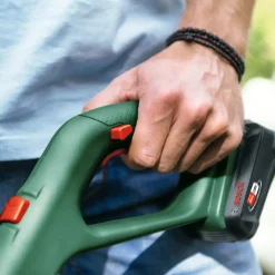 Bosch Easy GrassCut 18V-26 græstrimmer 1x2.5 Ah batteri og lader