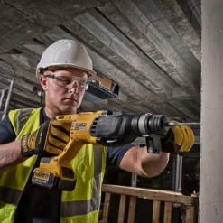 DeWALT DCH133N 18V XR borehammer SDS-plus solo