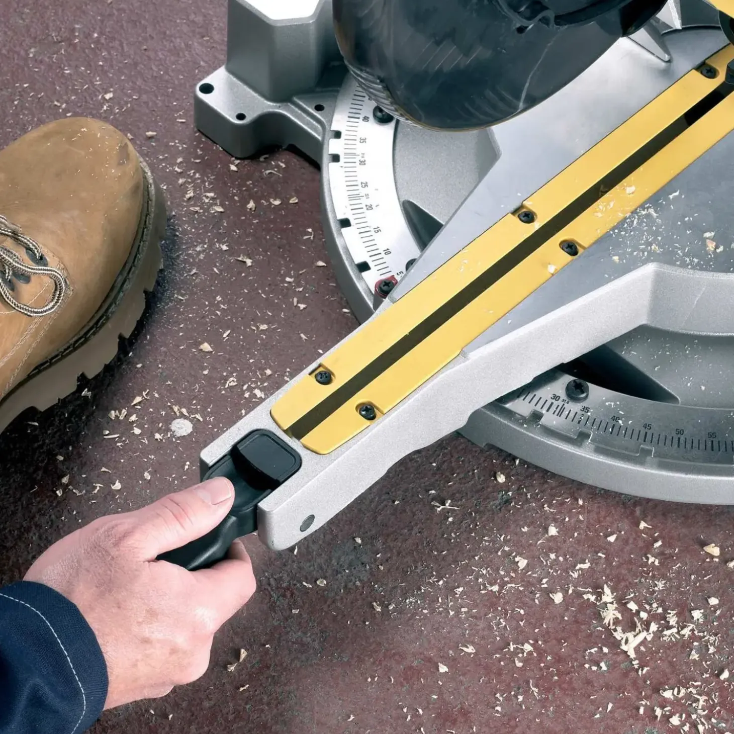 DeWALT DW712N kap-/geringssav 1650 W Ø216 mm m/udtræk