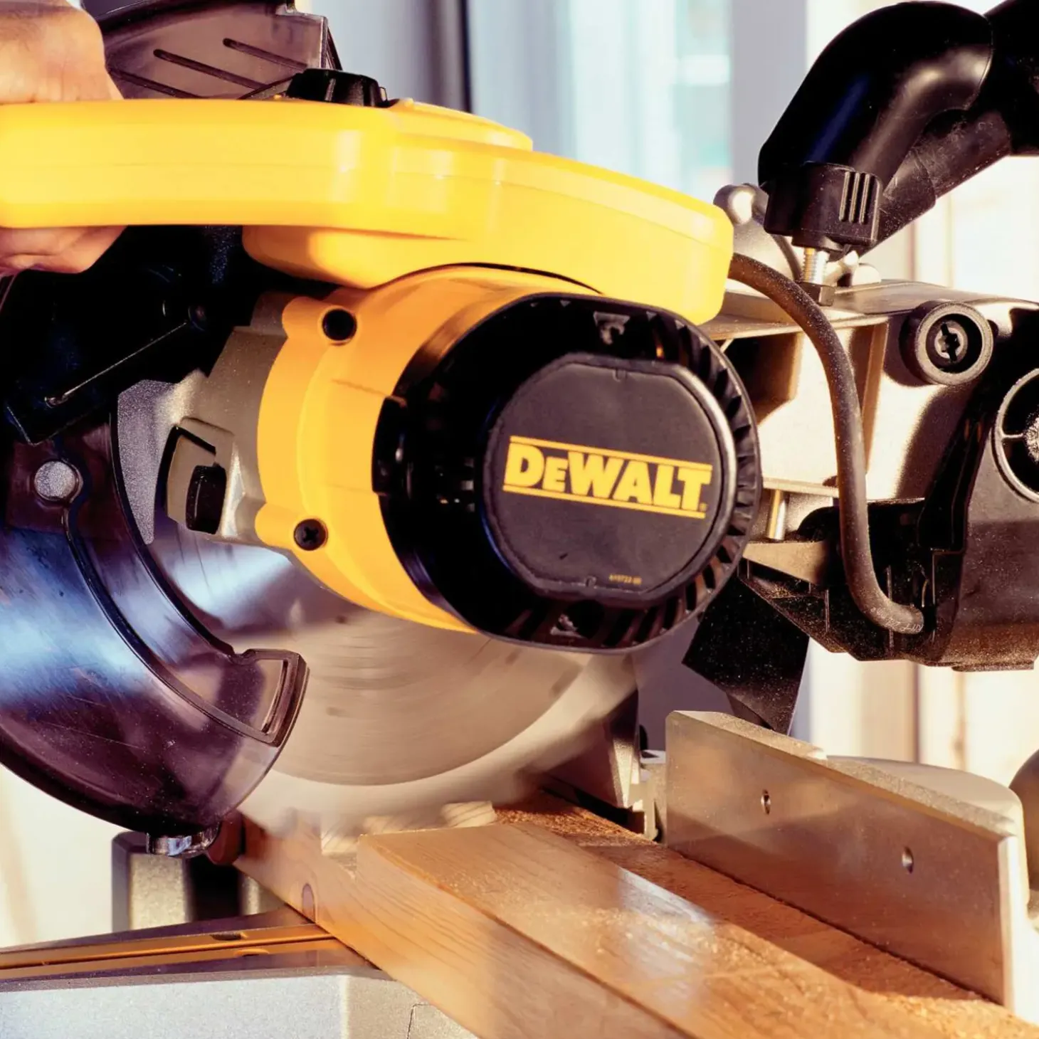 DeWALT DW712N kap-/geringssav 1650 W Ø216 mm m/udtræk