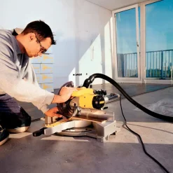 DeWALT DW712N kap-/geringssav 1650 W Ø216 mm m/udtræk