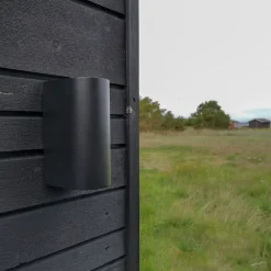 Dyberg Larsen Læsø udendørs væglampe sort