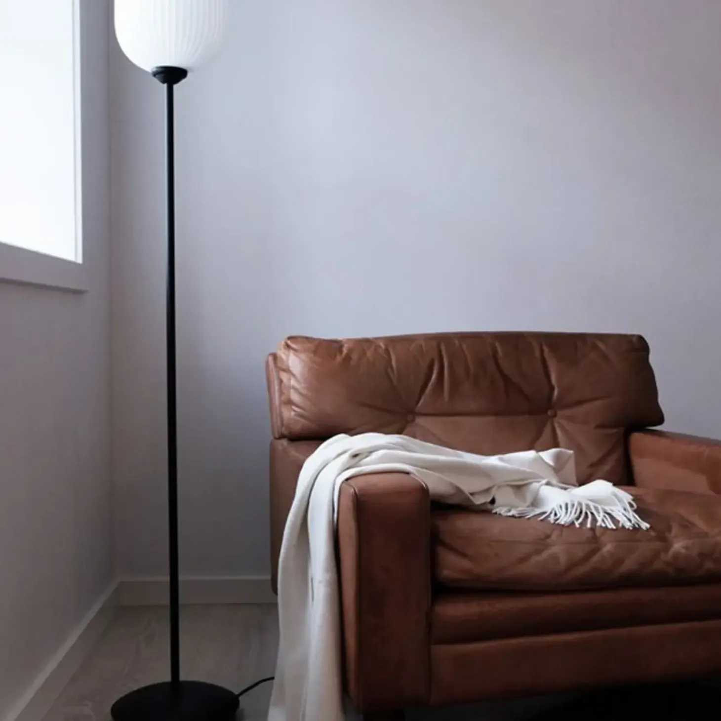 Dyberg Larsen riflet gulvlampe E27 opal