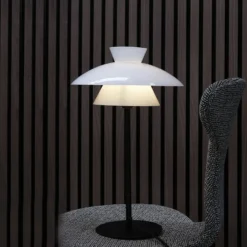 Dyberg Larsen Valby opal bordlampe 3 G9 sort