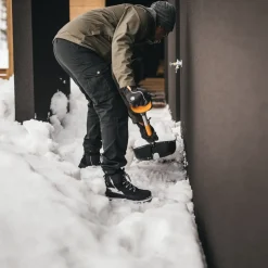 Fiskars sneskovl X serie