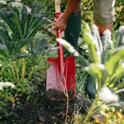 Fiskars spade med afrundet blad