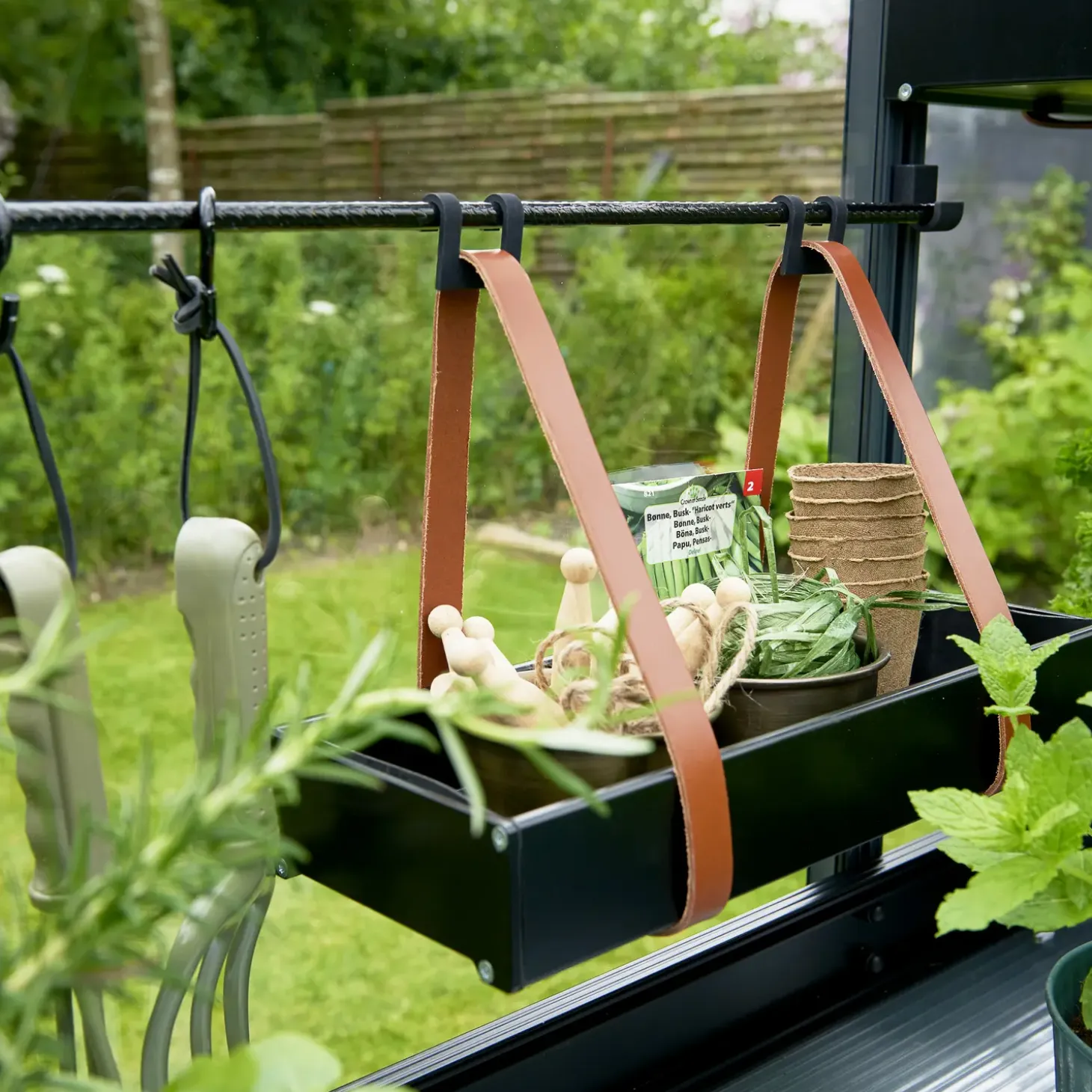 Halls Qube drivhushylde sort