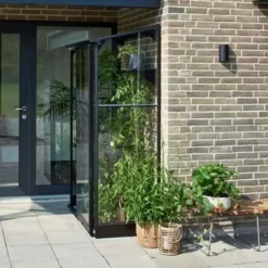 Halls Qube Lean-To 24 vægdrivhus sort med hærdet glas 0,8 m²