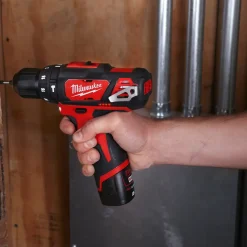 Milwaukee M12 BPD 12V slagboremaskine 2x2.0 Ah batterier og lader i kuffert