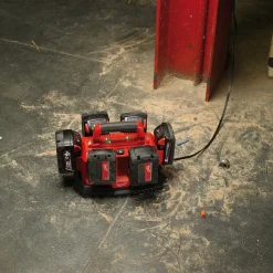 Milwaukee M1418 C6 multioplader til 6 batterier