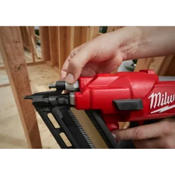 Milwaukee M18 FFN-502C Fuel™ 18V sømpistol 2x5.0 Ah batterier og lader