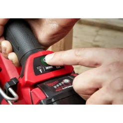 Milwaukee M18 FFN-502C Fuel™ 18V sømpistol 2x5.0 Ah batterier og lader