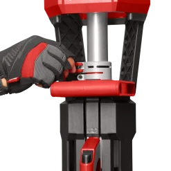 Milwaukee M18 SAL-0 18V arbejdslampe på stativ solo