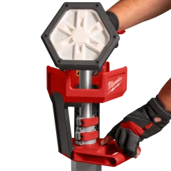 Milwaukee M18 SAL-0 18V arbejdslampe på stativ solo