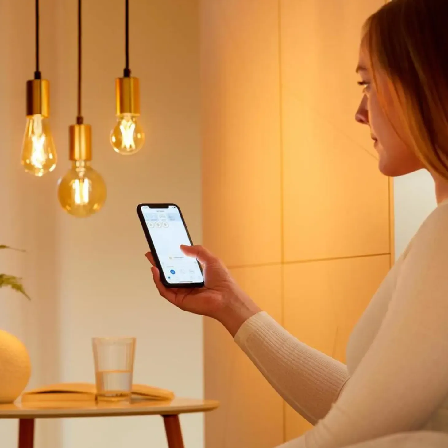 Philips Smart WiZ white LED pære E27 6,7W standard guld