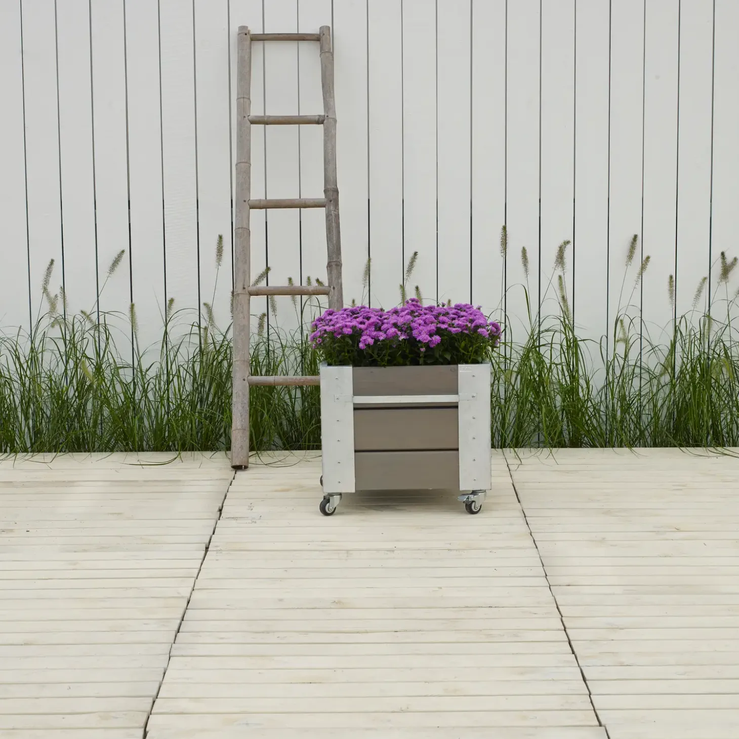 Plus Cubic blomsterkasse med hjul 46x50x45cm gråbrun