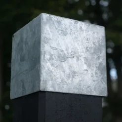 Plus Cubic stolpehat 71x71 mm varmgalvaniseret