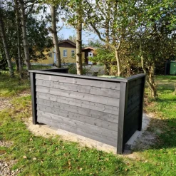 Plus Klink renovationsskjuler m/træstolper til nedgravning 108x194 cm sort