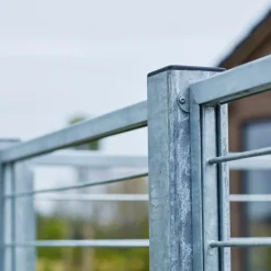 Plus stålstolpe m/fod 80x80 mm længde 96 cm galvaniseret