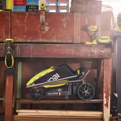 Ryobi kombisæt 18V ONE+ plæneklipper/græstrimmer 4,0Ah batteri og lader