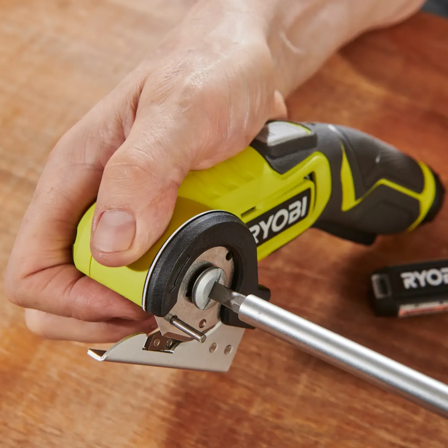 Ryobi RCT4-0 4V universalsaks USB Lithium solo