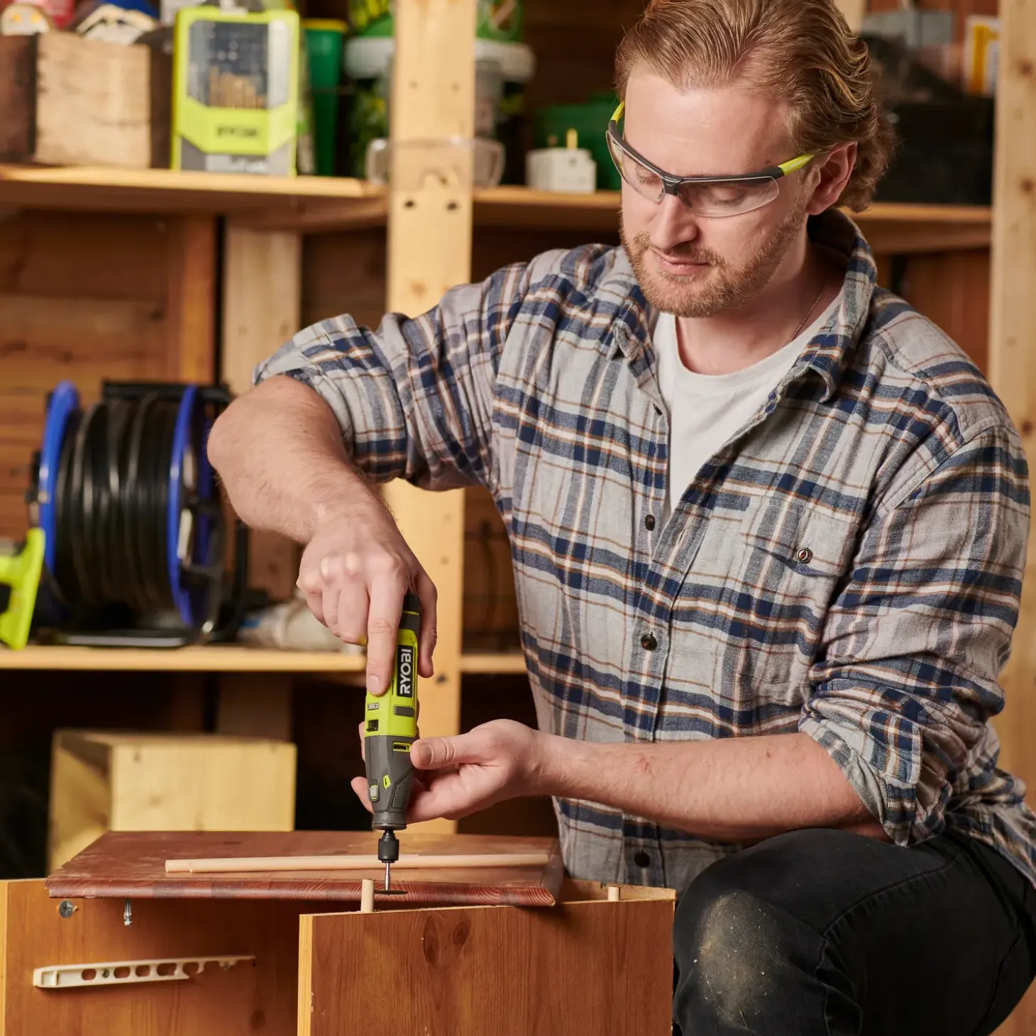 Ryobi RRT4-120GA15 4V USB multiværktøj, med 15 tilbehørsdele