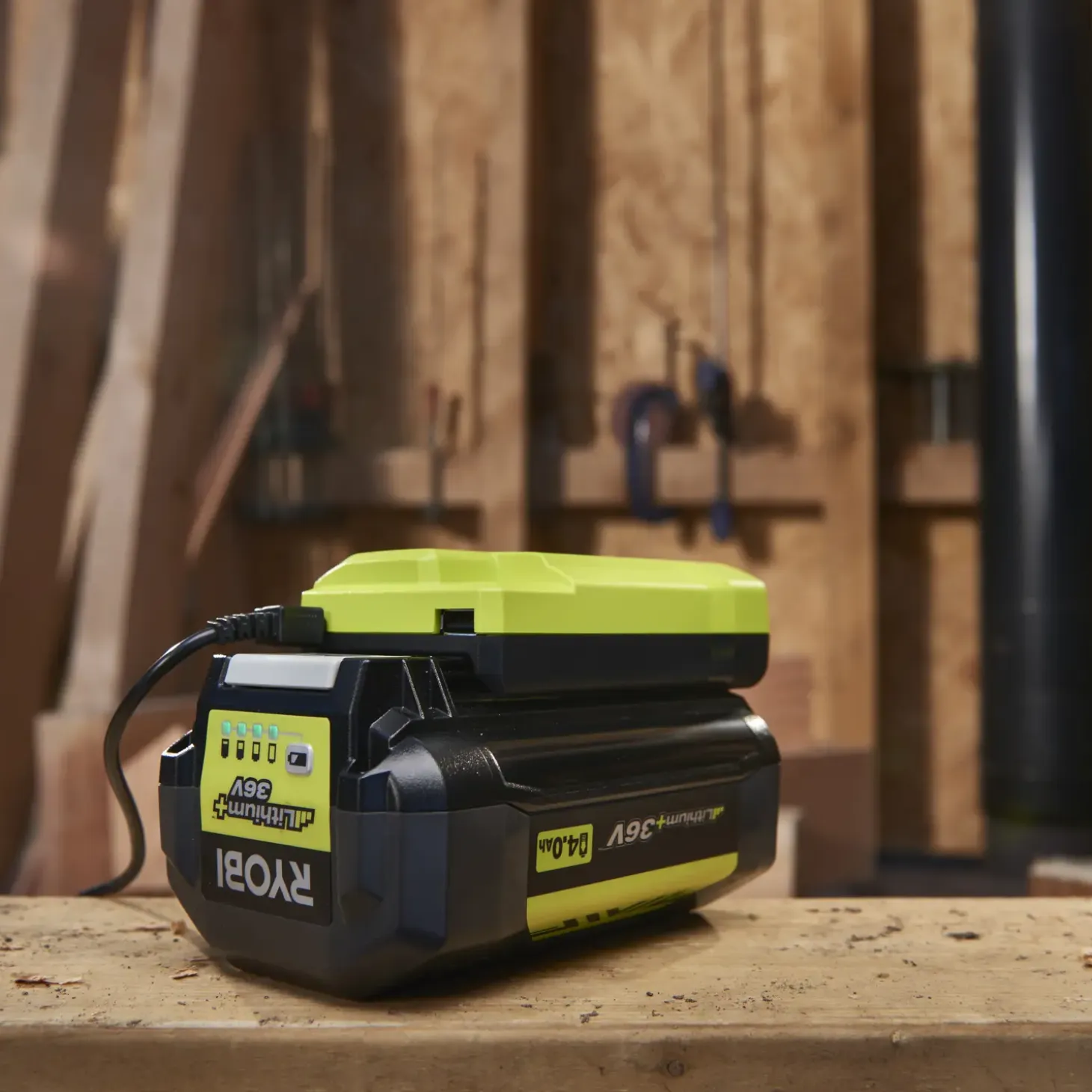 Ryobi RY36C17A 36V MAX POWER lader