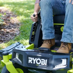 Ryobi RY72ZTRX107-210 72V 137 cm zero turn plæneklipper 3x10 Ah batt.