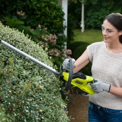 Ryobi  18V ONE+ græstrimmer og hækkeklipper m/1 stk. 2,0 Ah batteri og lader (RHT1845LT25M20)
