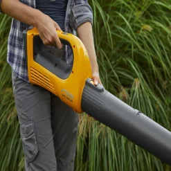 Stiga SAB 100 AE 20V løvblæser 1x4.0 Ah batteri og lader