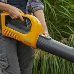 Stiga SAB 100 AE 20V løvblæser 1x4.0 Ah batteri og lader