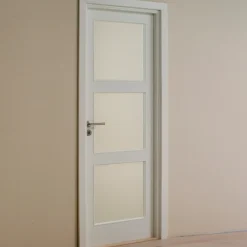 Swedoor Flex +Karm 92 mm hvid fyr 686x2089 mm m/std.bund i bøg