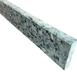 Terrazzo sokkellister caracas slebet overflade og top med fas 40x1,5x7,5 cm