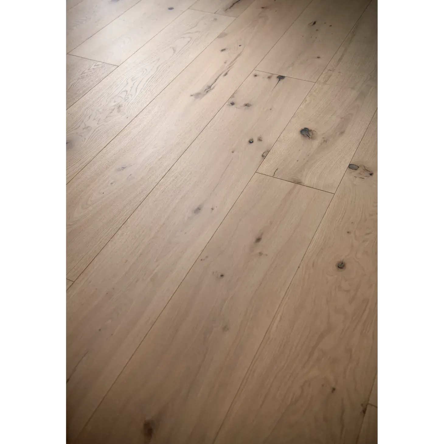 Wallmann Herregårdsplank parketgulv i eg, børstet invisible matlak 15x260x2200 mm