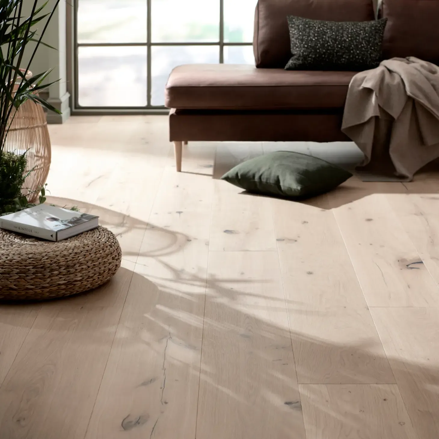 Wallmann Herregårdsplank parketgulv i eg, børstet invisible matlak 15x260x2200 mm