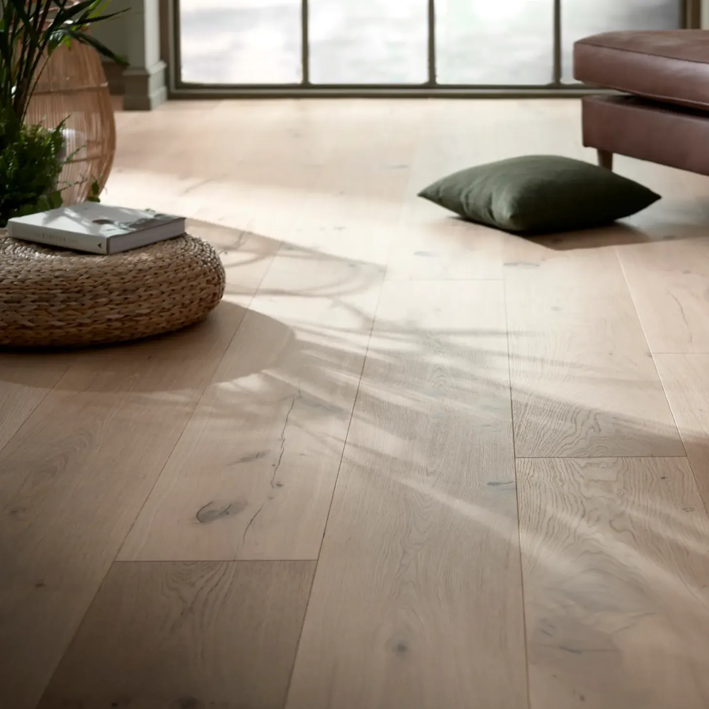 Wallmann Herregårdsplank parketgulv i eg, børstet invisible matlak 15x260x2200 mm